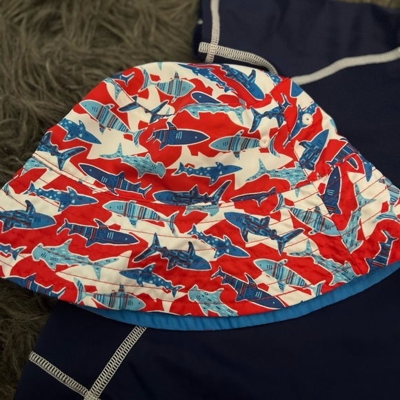 Boys Lands End Swim Tee plus Hat - Picture 4 of 4